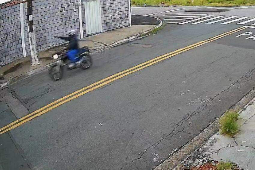 Motocicleta utilizada em tentativa de roubo em Hortolândia é apreendida; suspeito foge