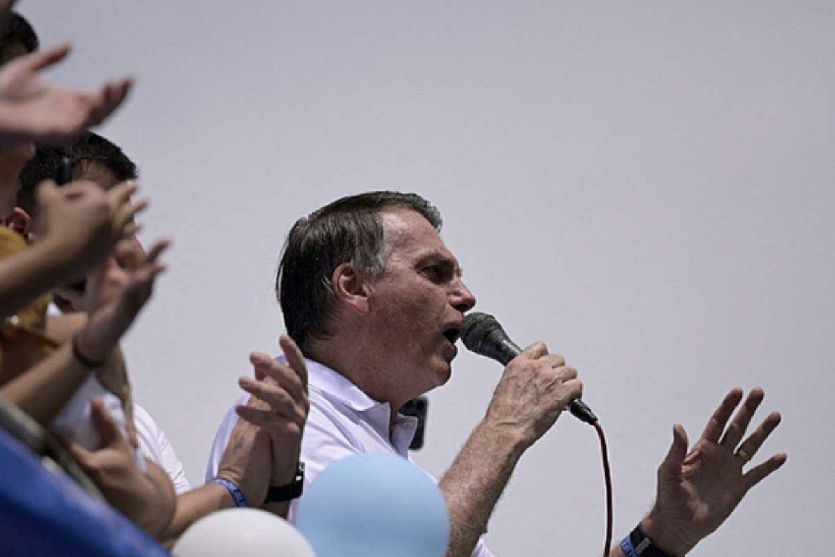Prisão de Bolsonaro Rejeitada por Eleitores com Educação Secundária e Superior em São José