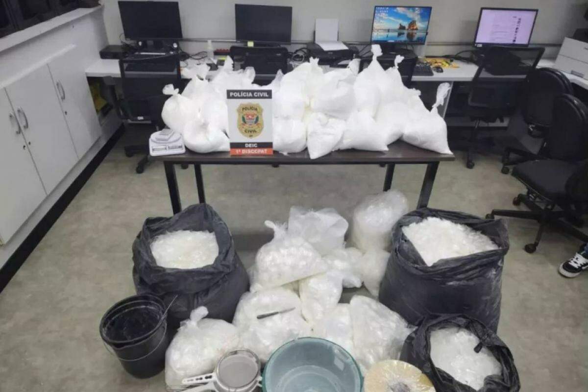 Ação Policial - duas prisões e apreensão de 157 kg de cocaína na região