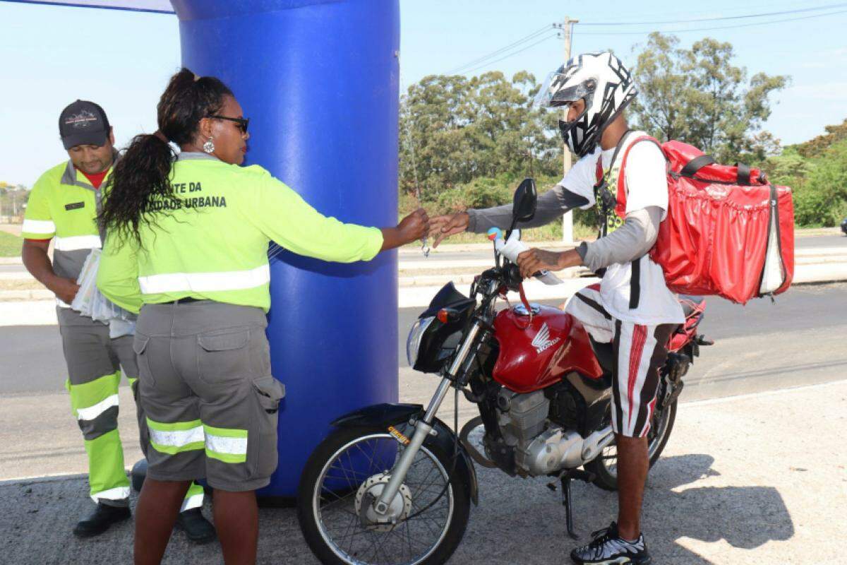 Ação Renovada para Distribuição de Antenas Corta-pipa para Motociclistas em Campinas