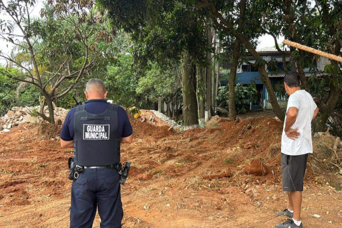 Guarda Municipal detém dois indivíduos por despejo de resíduos na margem do Rio Capivari