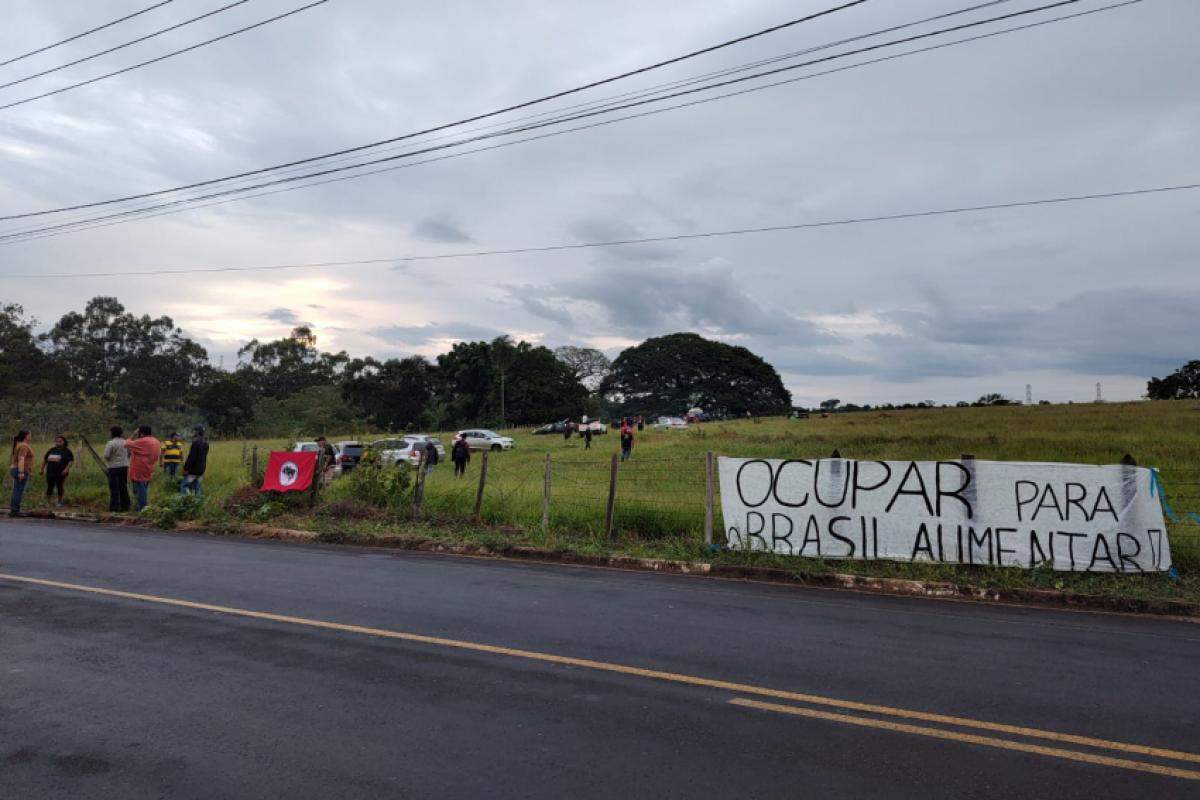 MST toma posse de propriedade rural em Jardim Xangrilá, Campinas