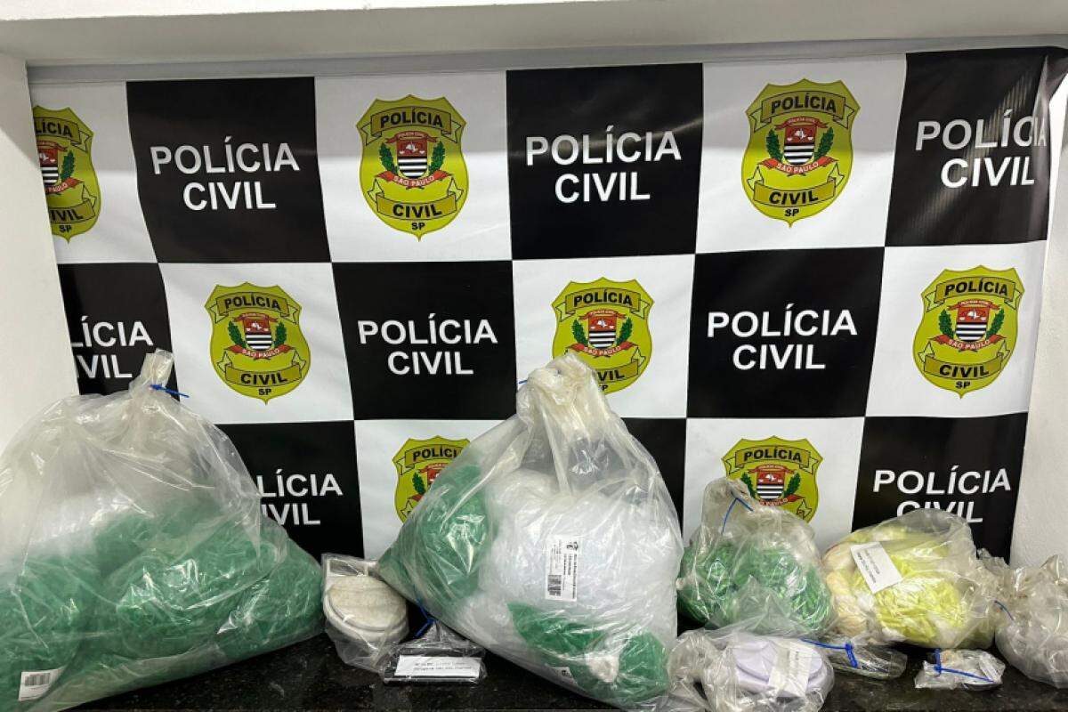 Operação Policial - Captura de Narcotraficantes com Mais de 2 Mil Pinos de Cocaína