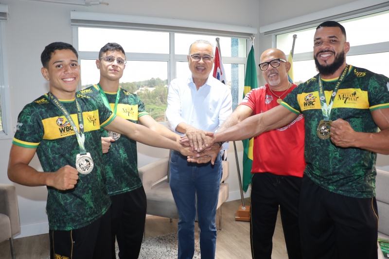 Recebimento de time medalhista do Campeonato Mundial de Muay Thai pelo Prefeito Zezé Gomes