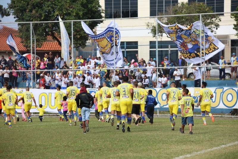 Futebol Amador de Hortolândia - Emoção e Paixão nas Arquibancadas