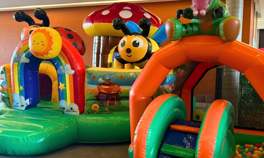 Parque de Brinquedos Infl veis em Sumar Divers o Garantida para Toda a Fam lia