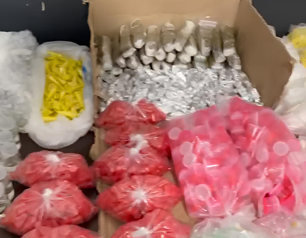 Homem é Preso em Flagrante Após Polícia Encontrar Mais de 3 Mil Porções de Drogas em Guarda-Roupa em Hortolândia 12 Homem Preso em Flagrante Ap s Pol cia Encontrar Mais de 3 Mil Por es de Drogas em Guarda Roupa em Hortol ndia