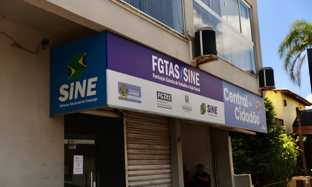 Mais de 200 Portas Abertas Como o SINE de Alvorada Est Mudando Vidas em 2025