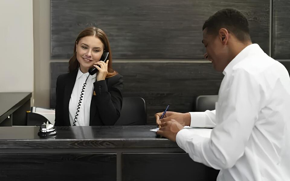 O Papel da Recepcionista na Era Digital Como Se Destacar no Mercado de Trabalho em 2023