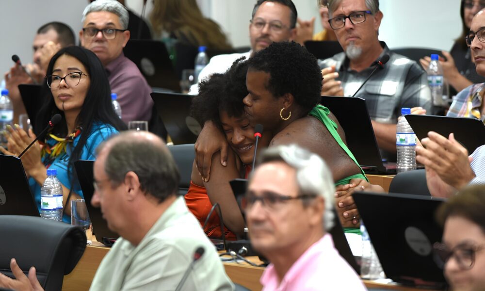 Cotas para Transexuais A Nova Fronteira da Democracia Universit ria ou Mais um Cap tulo de Conflito Social