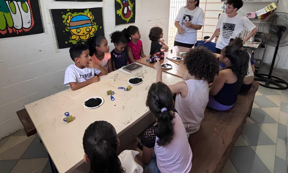 Abelhas no Palco Como Uma Pe a Teatral Est Transformando a Educa o Sobre Sustentabilidade em Hortol ndia