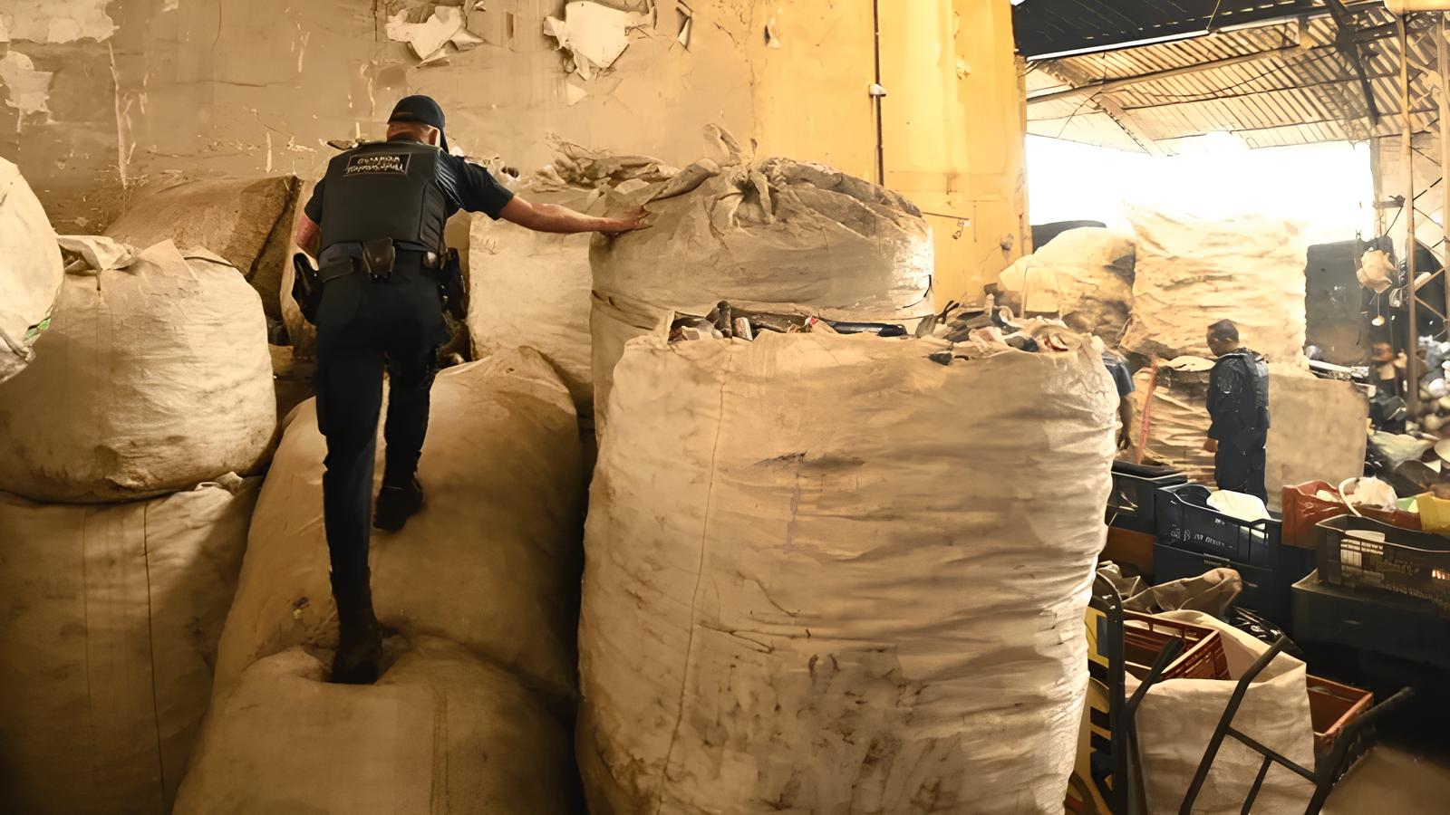 Dois Suspeitos Presos e 500 kg de Fios de Cobre Apreendidos: A Megaoperação que Paralisou a Região Metropolitana de Campinas 12 Dois Suspeitos Presos e 500 kg de Fios de Cobre Apreendidos A Megaopera o que Paralisou a Regi o Metropolitana de Campinas