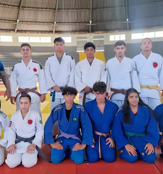 Judocas da Jita Kyoei: O Dia em que Vargem Grande Conquistou o Esporte e Inspirou a Juventude 13 Judocas da Jita Kyoei O Dia em que Vargem Grande Conquistou o Esporte e Inspirou a Juventude