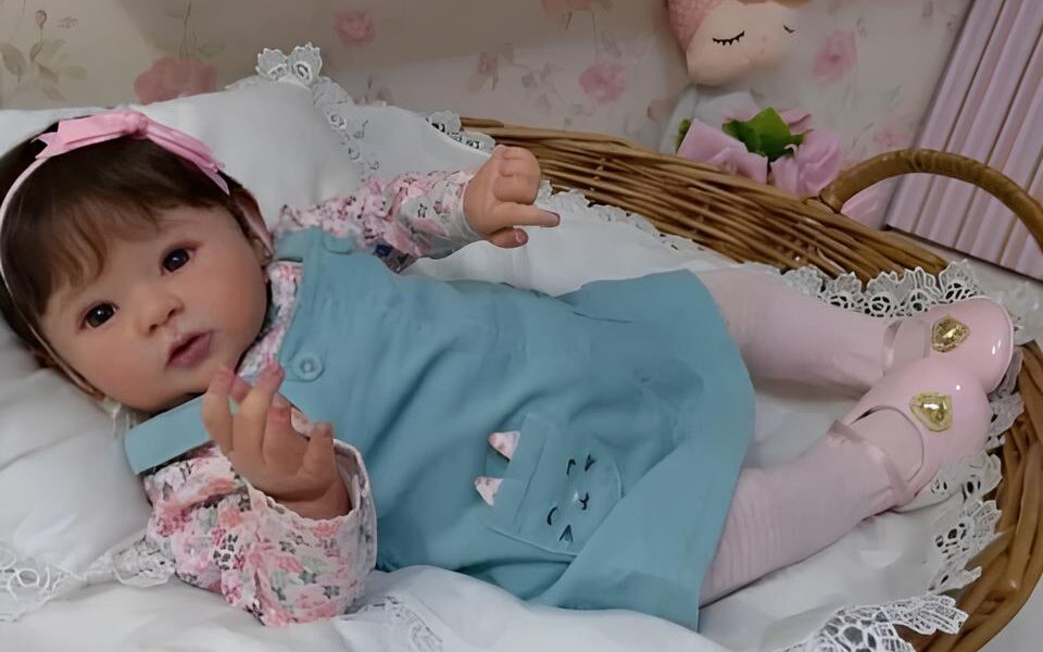 Mulher Presa por Furtar Beb Reborn em Shopping de S o Paulo O Caso que Intriga e Divide Opini es