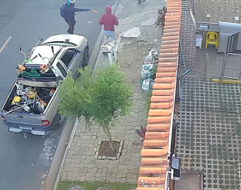 Quando o Cotidiano Vira Cena de Ação: O Dia em que um Jardineiro Desafiou a Morte 12 Quando o Cotidiano Vira Cena de A o O Dia em que um Jardineiro Desafiou a Morte
