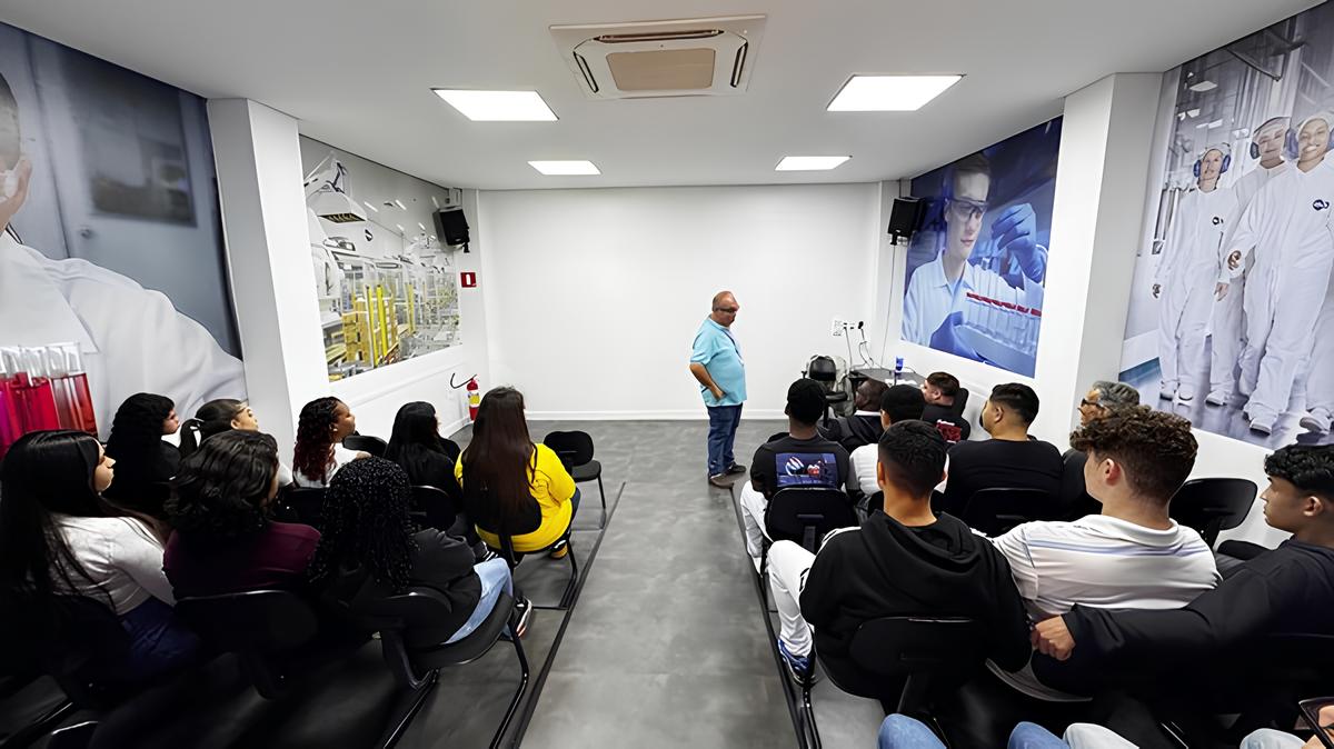 Como 33 Estudantes Descobriram o Futuro em uma Fábrica Farmacêutica: A História Inspiradora do Turismo Industrial em Hortolândia 12 Como 33 Estudantes Descobriram o Futuro em uma F brica Farmac utica A Hist ria Inspiradora do Turismo Industrial em Hortol ndia