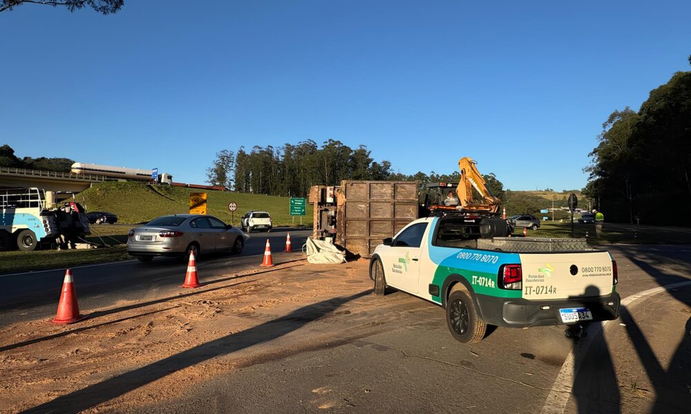 Caminh o Carregado de Sucata Tomba em Valinhos O Que Faz um Rio uma Rodovia e um Acidente Chamarem a Aten o de Todo o Brasil