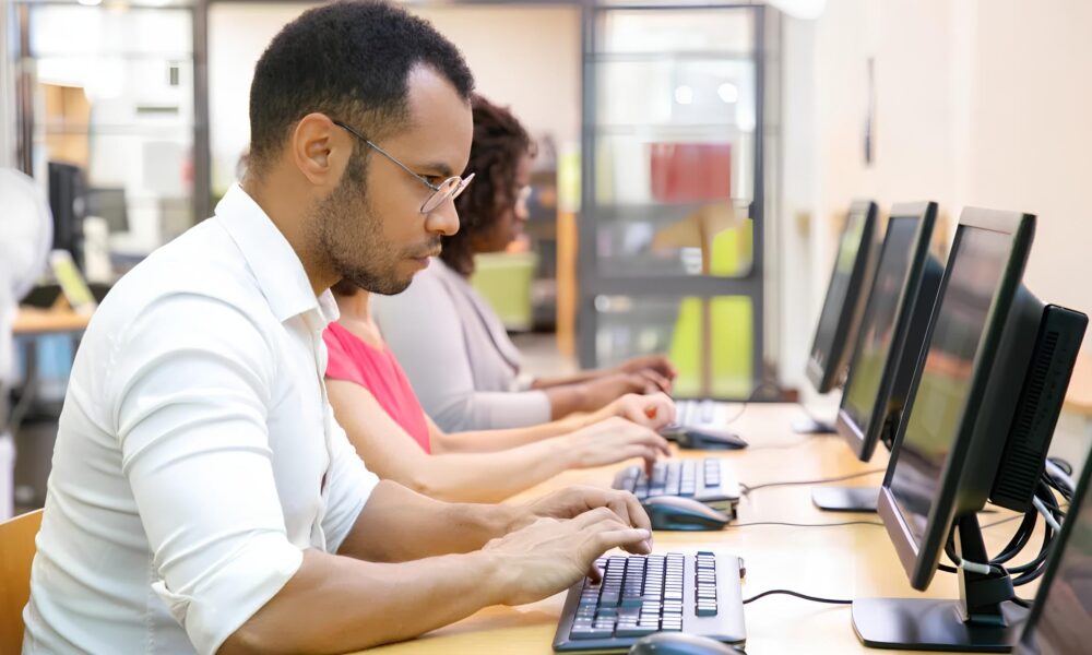 Como 2 200 Vagas Gratuitas em Cursos de Tecnologia Podem Mudar o Futuro do Mercado de Trabalho no Brasil