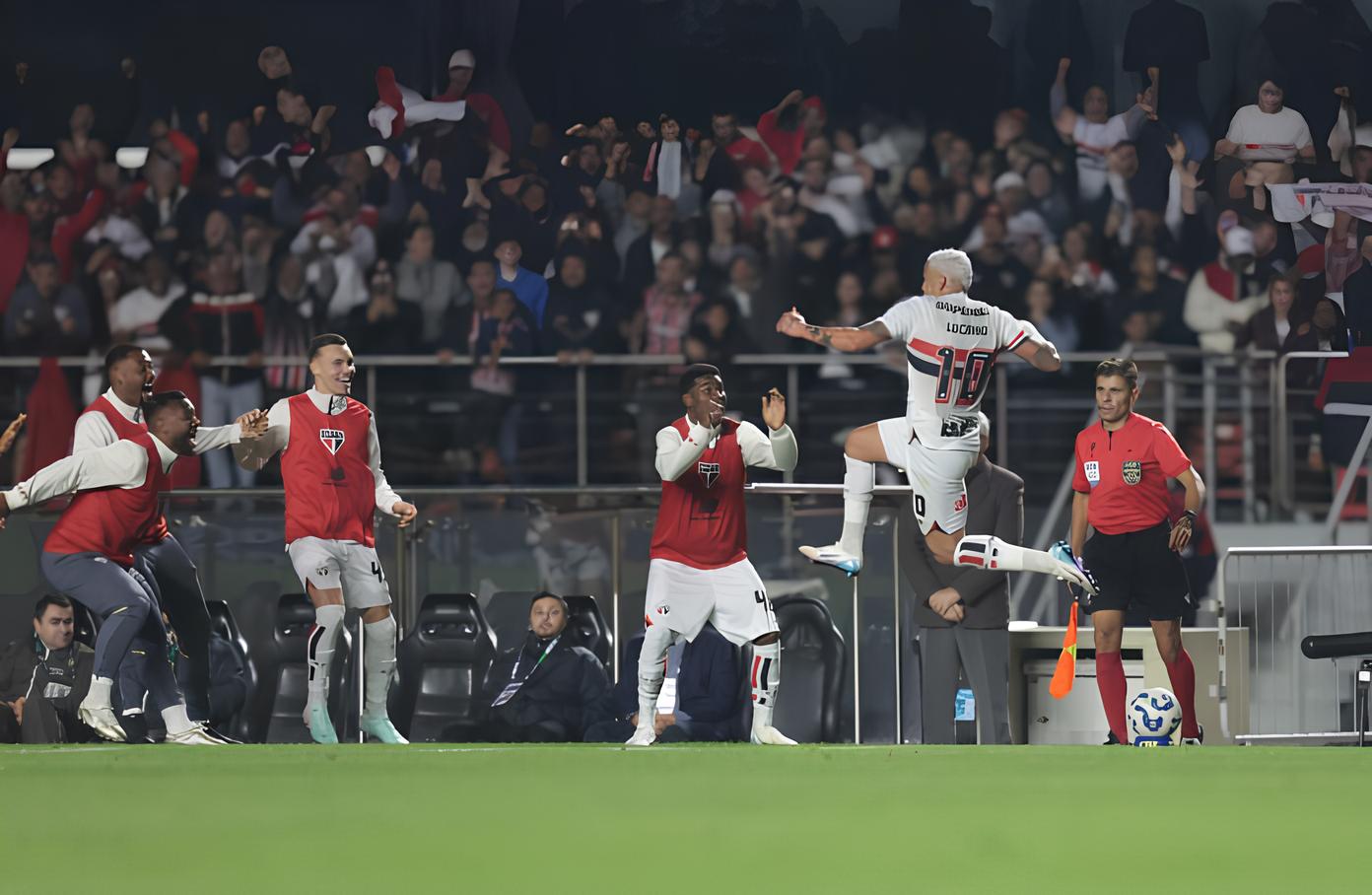 O Grande Amasso do S o Paulo Uma Noite de Magia Dom nio e Supera o no Morumbi