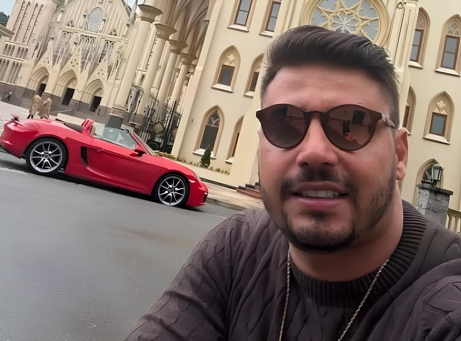 O Mistério do Porsche Vermelho: O Dia em que Rodrigo Ponce Virou Manchete Nacional 12 O Mist rio do Porsche Vermelho O Dia em que Rodrigo Ponce Virou Manchete Nacional