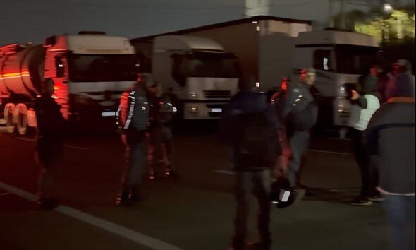 Trag dia Silenciosa Manifestantes Bloqueiam Rodovia Zeferino Vaz em Protesto por Justi a Ap s Morte de Trabalhador na Replan