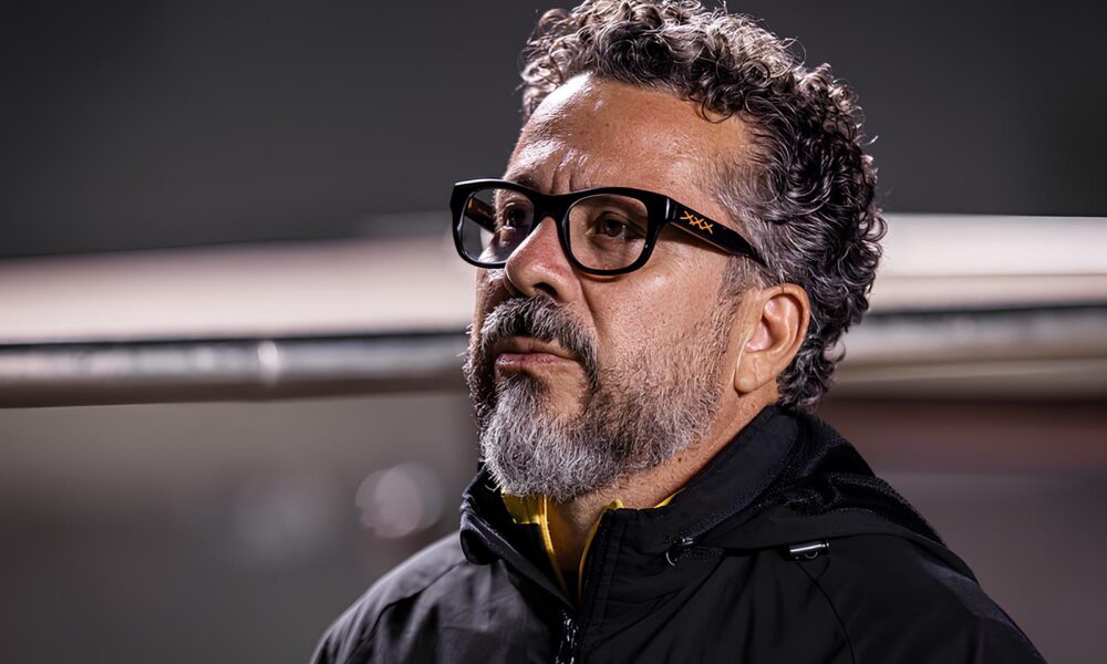 A Batalha de Cl ber Xavier no Santos Entre Press o Expectativas e a Busca por Reden o no Campeonato Brasileiro