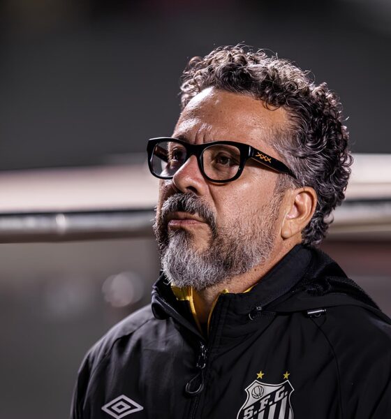 A Batalha de Cl ber Xavier no Santos Entre Press o Expectativas e a Busca por Reden o no Campeonato Brasileiro
