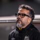 A Batalha de Cl ber Xavier no Santos Entre Press o Expectativas e a Busca por Reden o no Campeonato Brasileiro
