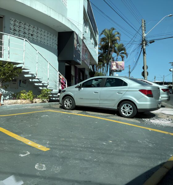Guerra por Espaço nas Calçadas de Campinas: Pedestres Perdem, Carros Vencem? 9 Guerra por Espa o nas Cal adas de Campinas Pedestres Perdem Carros Vencem