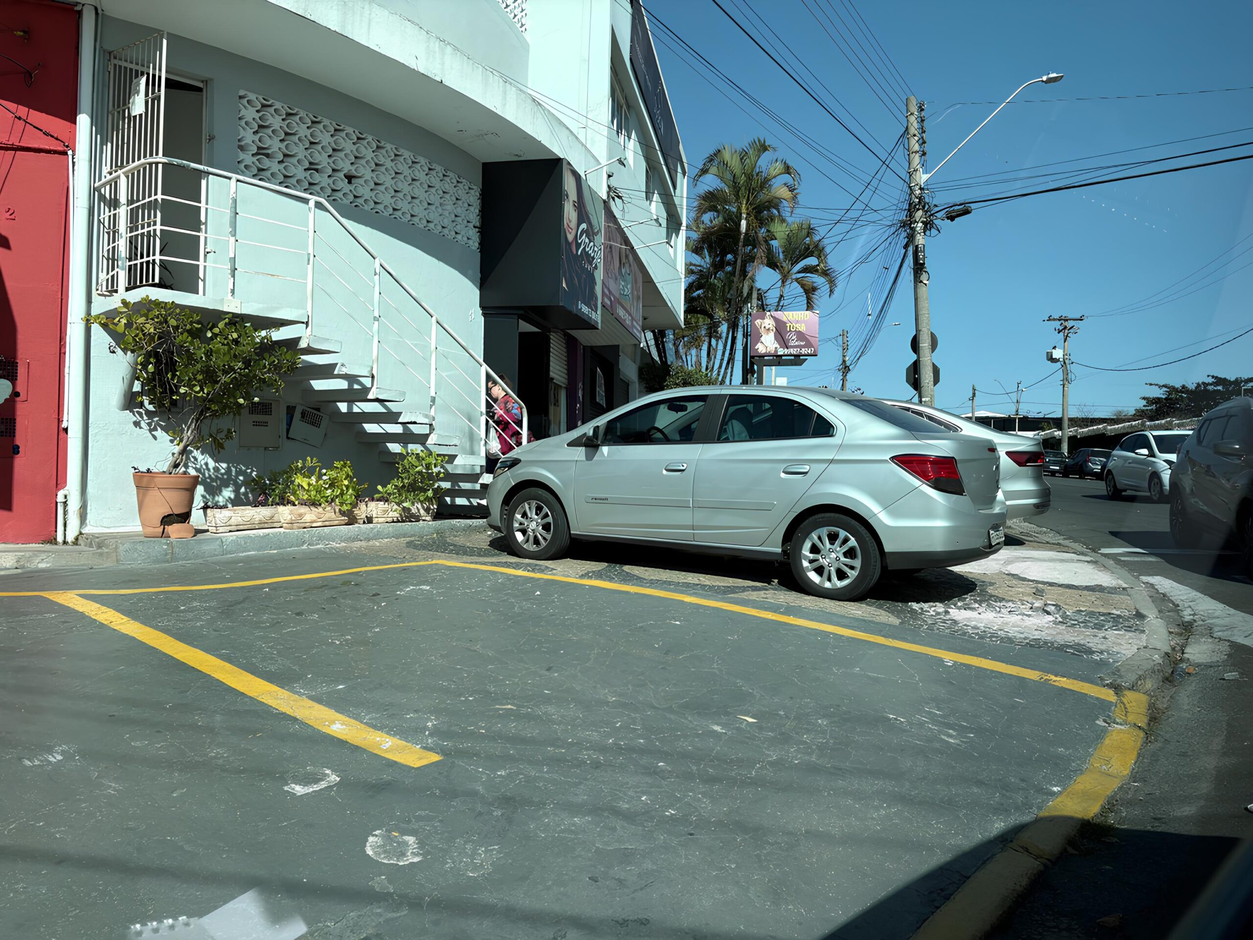Guerra por Espaço nas Calçadas de Campinas: Pedestres Perdem, Carros Vencem? 8 Guerra por Espa o nas Cal adas de Campinas Pedestres Perdem Carros Vencem scaled