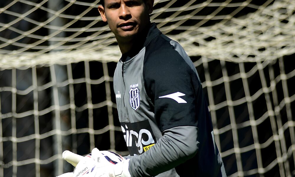 O Goleiro e o Futuro da Macaca Como Diogo Silva Est Moldando o Destino da Ponte Preta na S rie C