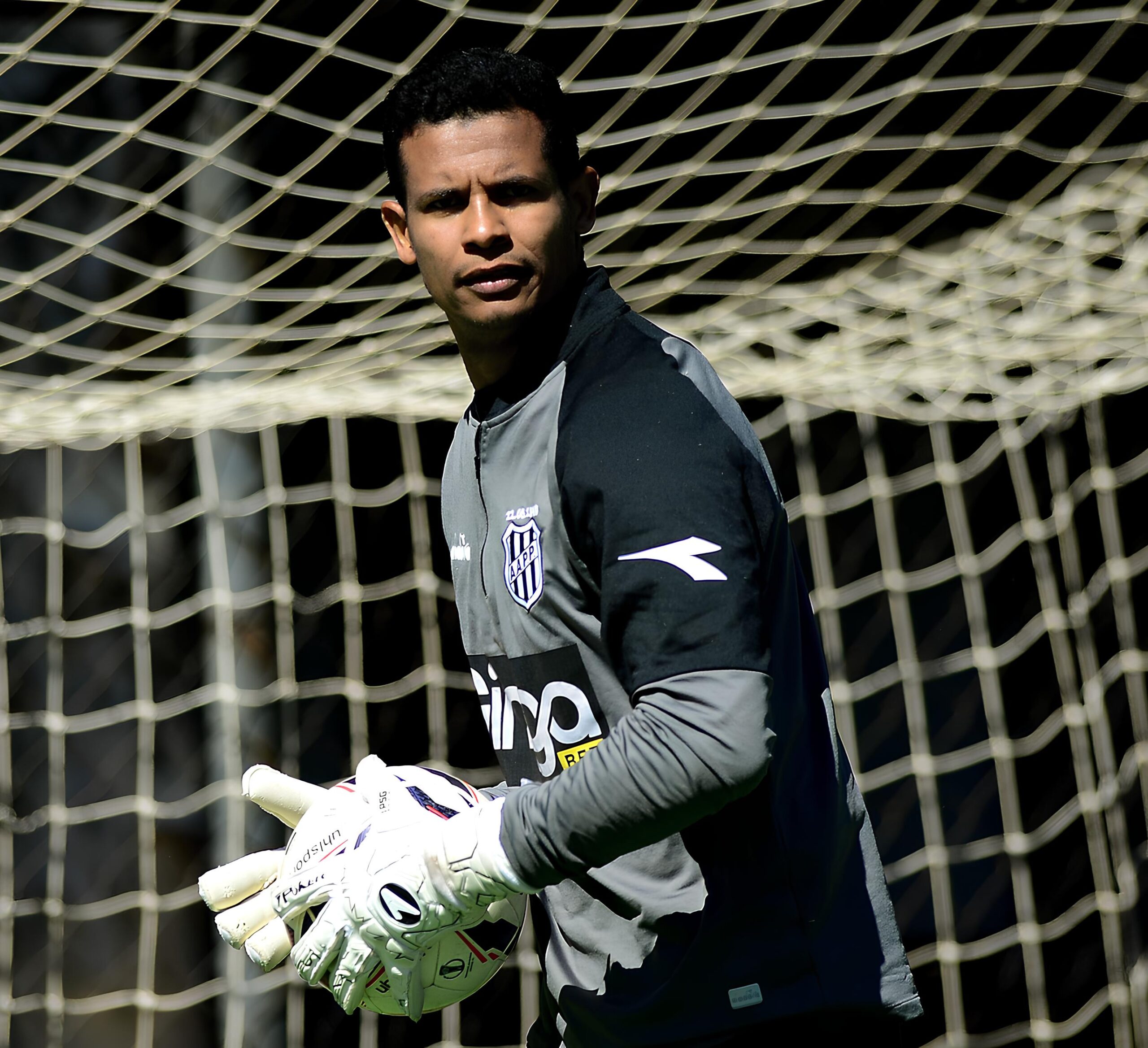 O Goleiro e o Futuro da Macaca: Como Diogo Silva Está Moldando o Destino da Ponte Preta na Série C 8 O Goleiro e o Futuro da Macaca Como Diogo Silva Est Moldando o Destino da Ponte Preta na S rie C scaled