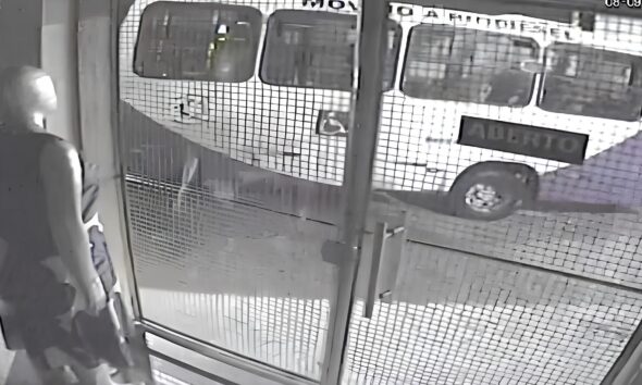 Mal S bito na Dire o O Momento em que um nibus Virou uma Bola de Demoli o em Campinas