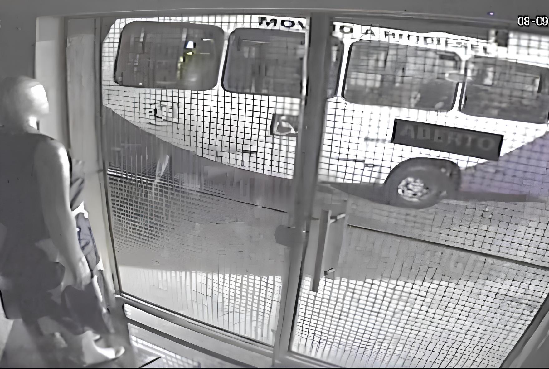 Mal S bito na Dire o O Momento em que um nibus Virou uma Bola de Demoli o em Campinas